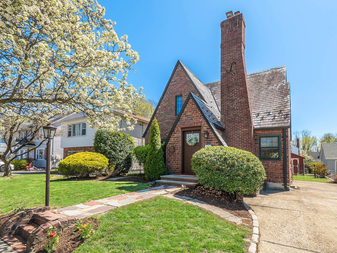 House in Port Washington, New York, United States 2 - 15530861