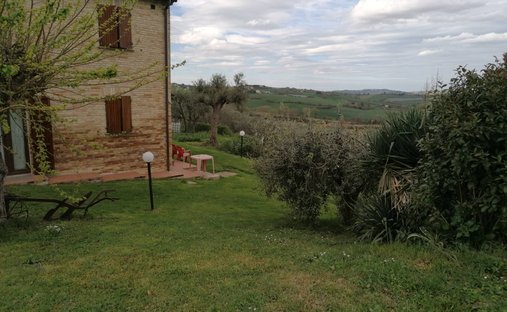 Casa di campagna a Cartoceto, Marche, Italia 1
