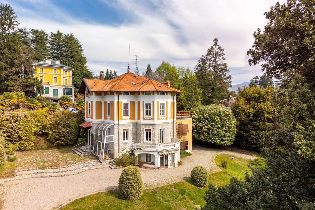 Villa in Velate - Sant'Ambrogio, Varese, Lombardy 1 - 15531898