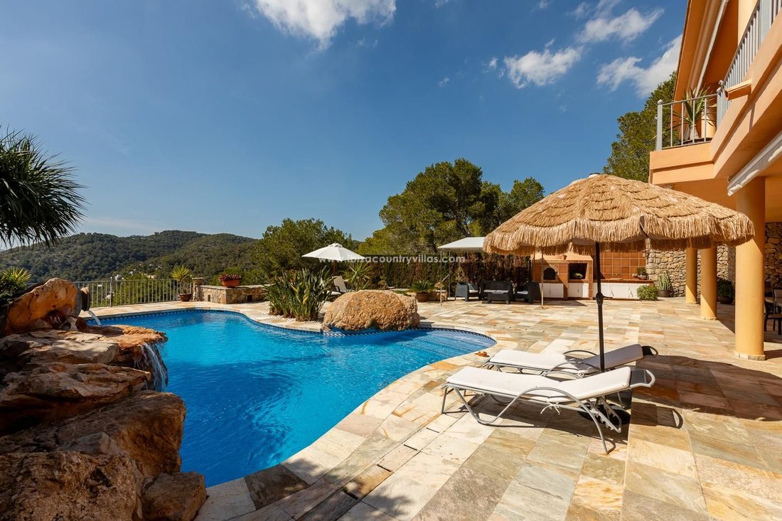 Villa in Roca Llisa, Santa Eularia des Riu, Balearic Islands 2 - 13983414