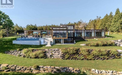 House in Prince Edward, Ontario, Canada 1