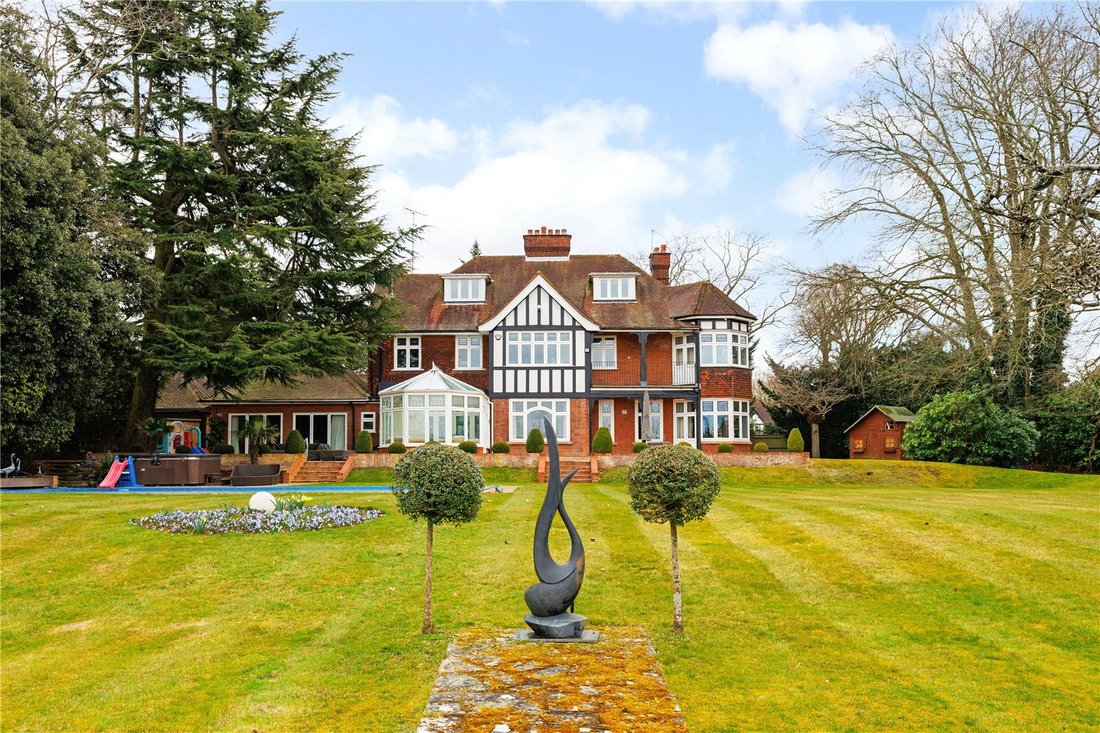 House in Croxley Green, England 1 - 15534828