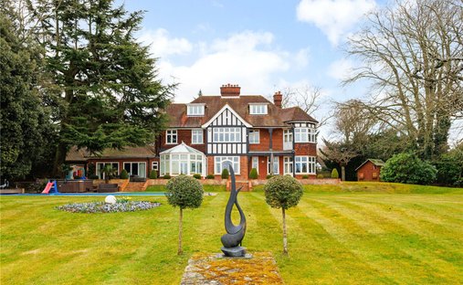House in Croxley Green, England 1
