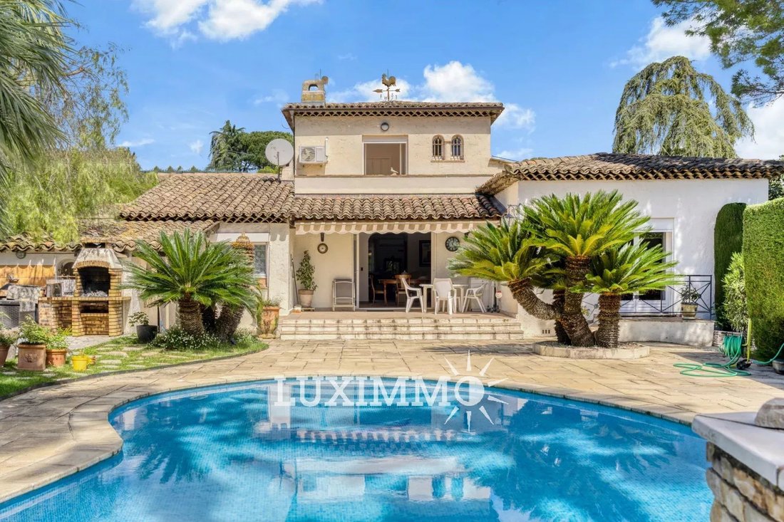 Villa in Mougins, Provence-Alpes-Côte d'Azur, France 1 - 15534972