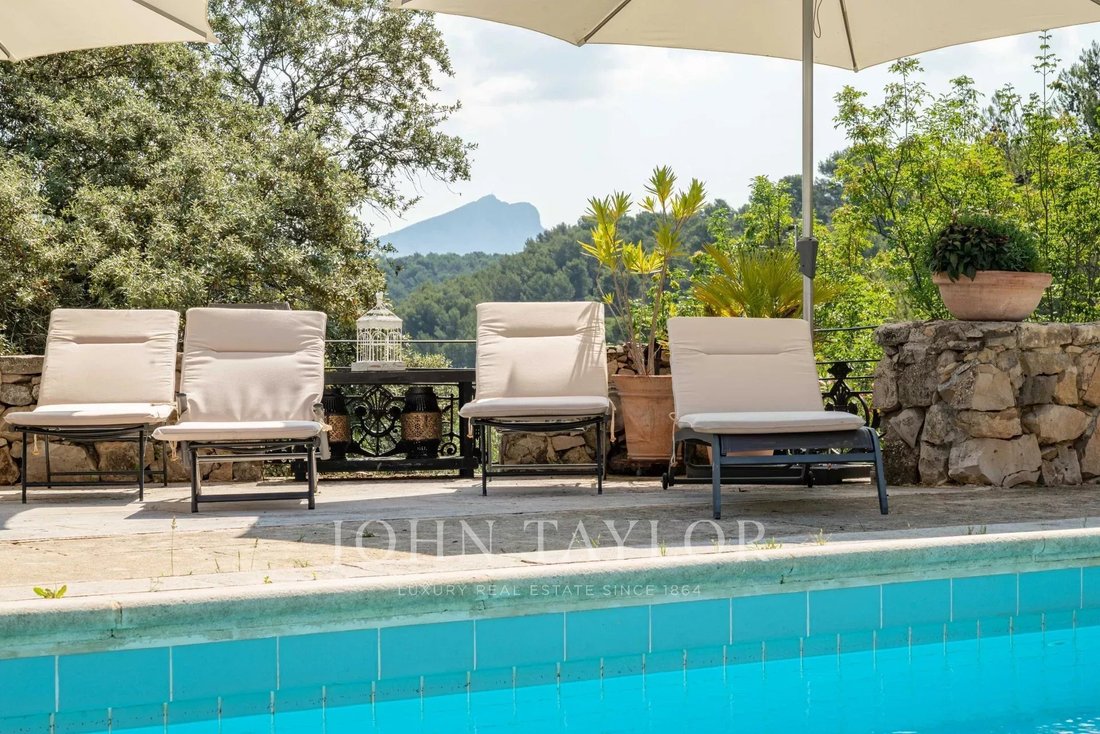 Country House in Est-Repentance-Les Trois Bons Dieux, Aix-en-Provence, France 1 - 12911006