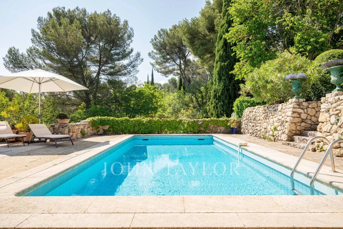 Country House in Est-Repentance-Les Trois Bons Dieux, Aix-en-Provence, France 2 - 12911006
