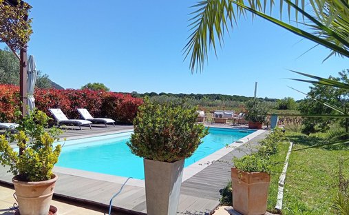 Villa in Le Cannet-des-Maures, Provence-Alpes-Côte d'Azur, France 1
