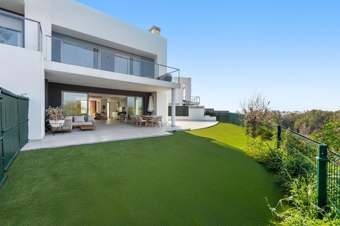 Villa in San Pedro de Alcántara, Andalusia, Spain 2 - 15535969