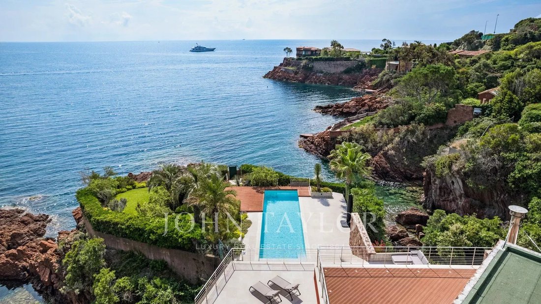 Estate in Théoule-sur-Mer, Provence-Alpes-Côte d'Azur, France 4 - 14967162