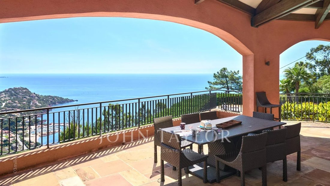 Casa en Théoule-sur-Mer, Provenza-Alpes-Costa Azul, Francia 3 - 14967173