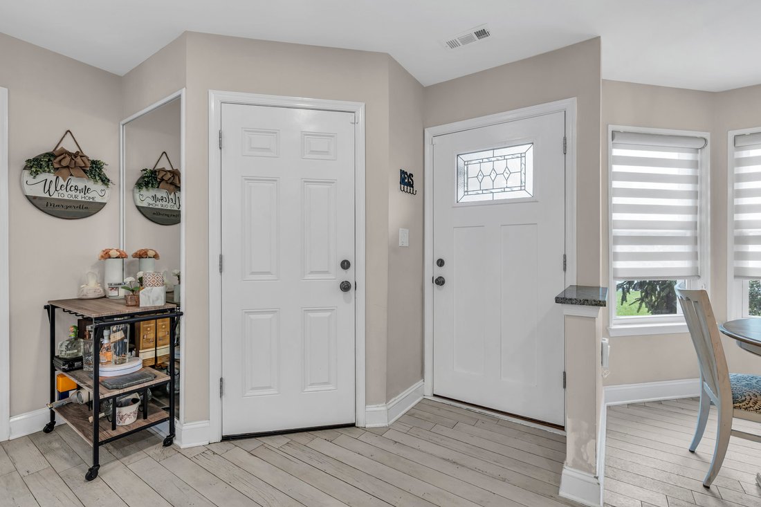 House in Manalapan Township, New Jersey, United States 3 - 15535297