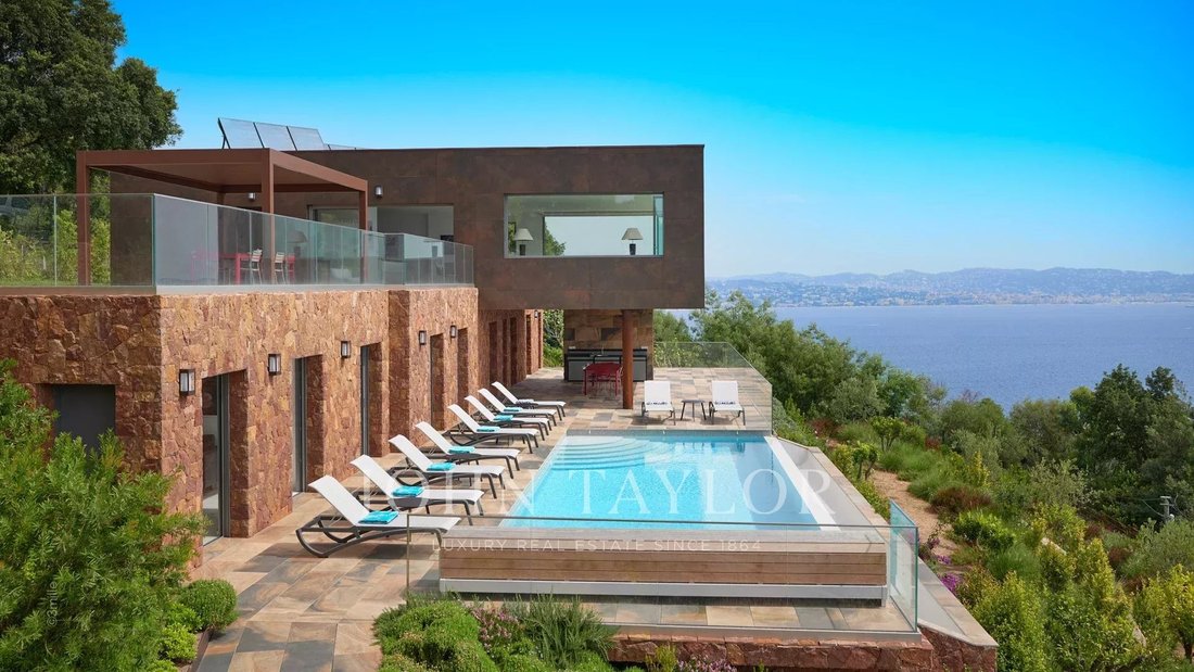 House in Théoule-sur-Mer, Provence-Alpes-Côte d'Azur, France 1 - 14967177
