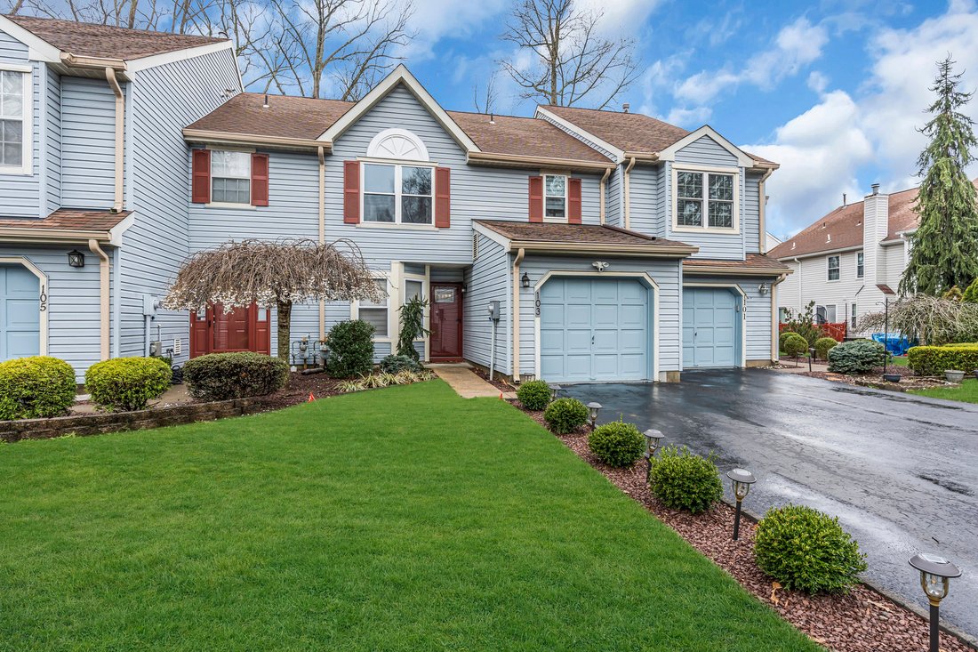 House in Manalapan Township, New Jersey, United States 2 - 15535297