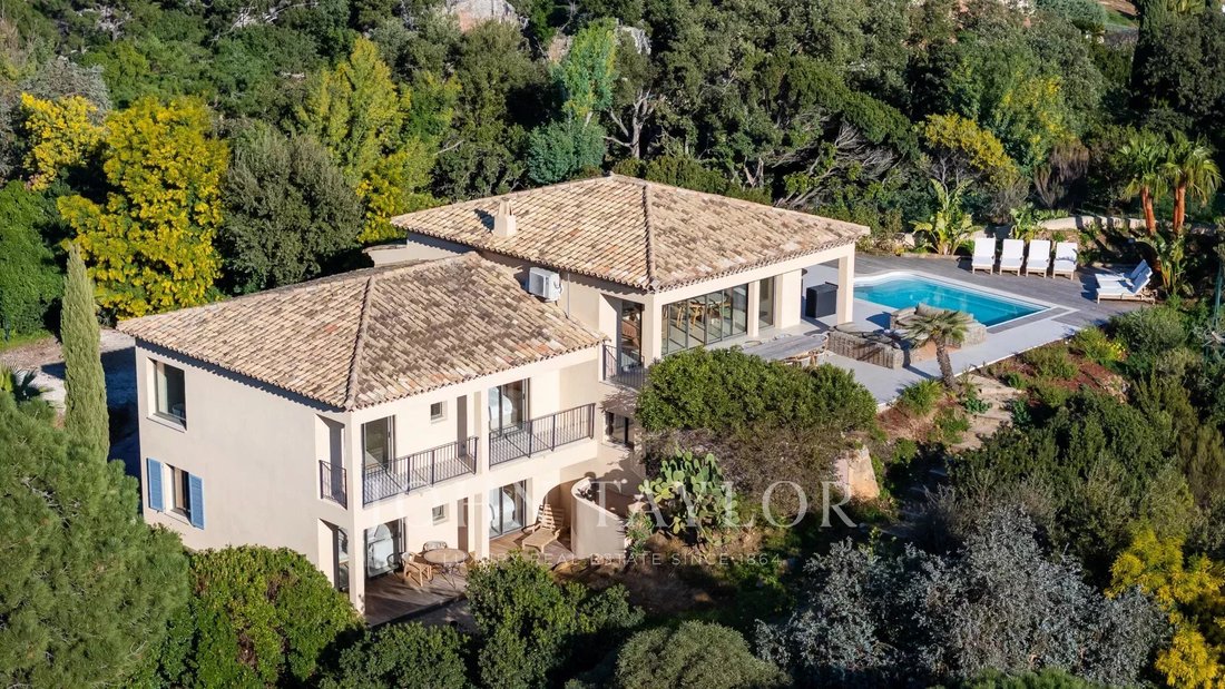 House in Rayol-Canadel-sur-Mer, Provence-Alpes-Côte d'Azur, France 2 - 15524381