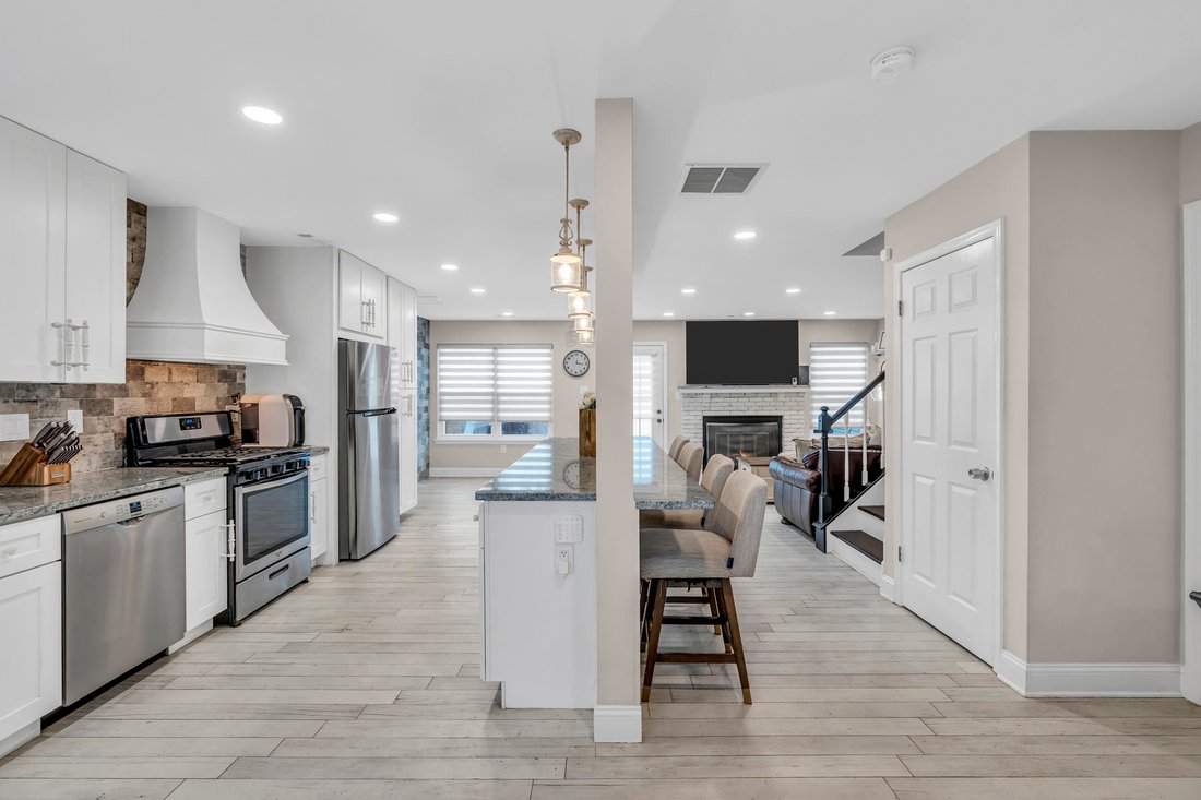House in Manalapan Township, New Jersey, United States 5 - 15535297