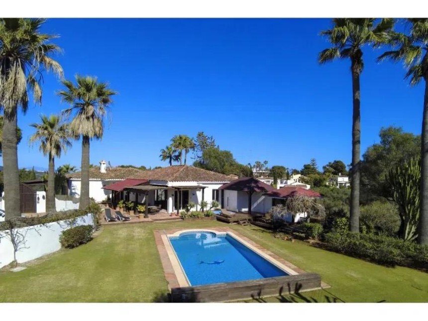 Villa in Sotogrande, San Roque, Andalusia 1 - 15539635