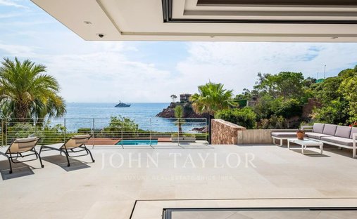 Estate in Théoule-sur-Mer, Provence-Alpes-Côte d'Azur, France 1