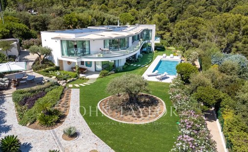 Estate in Nord, Cavalaire-sur-Mer, France 1