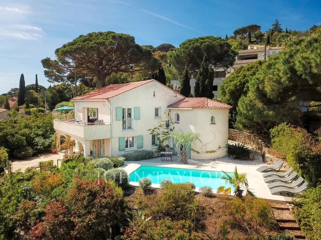 House in Sainte-Maxime, Provence-Alpes-Côte d'Azur, France 3 - 12995366