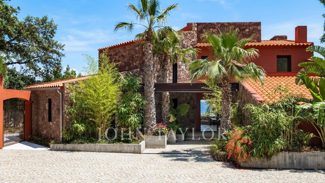 Estate in Théoule-sur-Mer, Provence-Alpes-Côte d'Azur, France 2 - 14967162