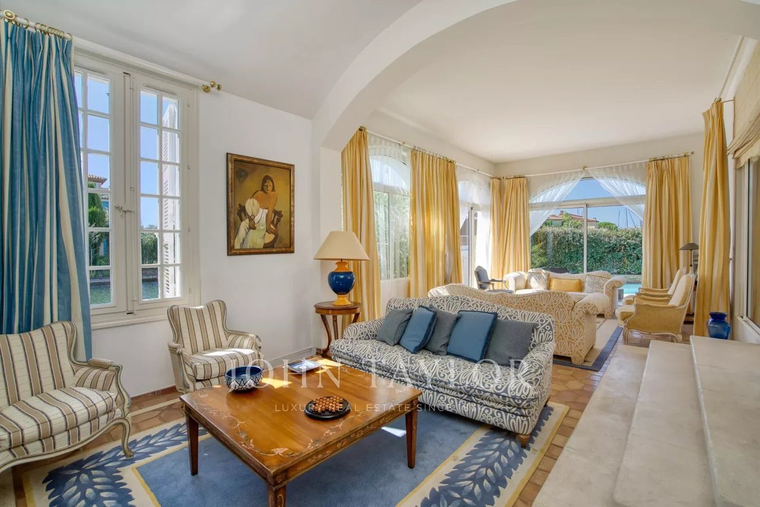 House in Grimaud, Provence-Alpes-Côte d'Azur, France 4 - 14736976