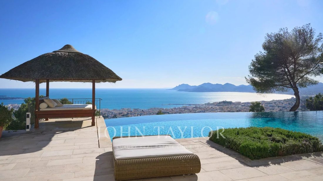 Villa in Cannes, Provence-Alpes-Côte d'Azur, France 2 - 14967435