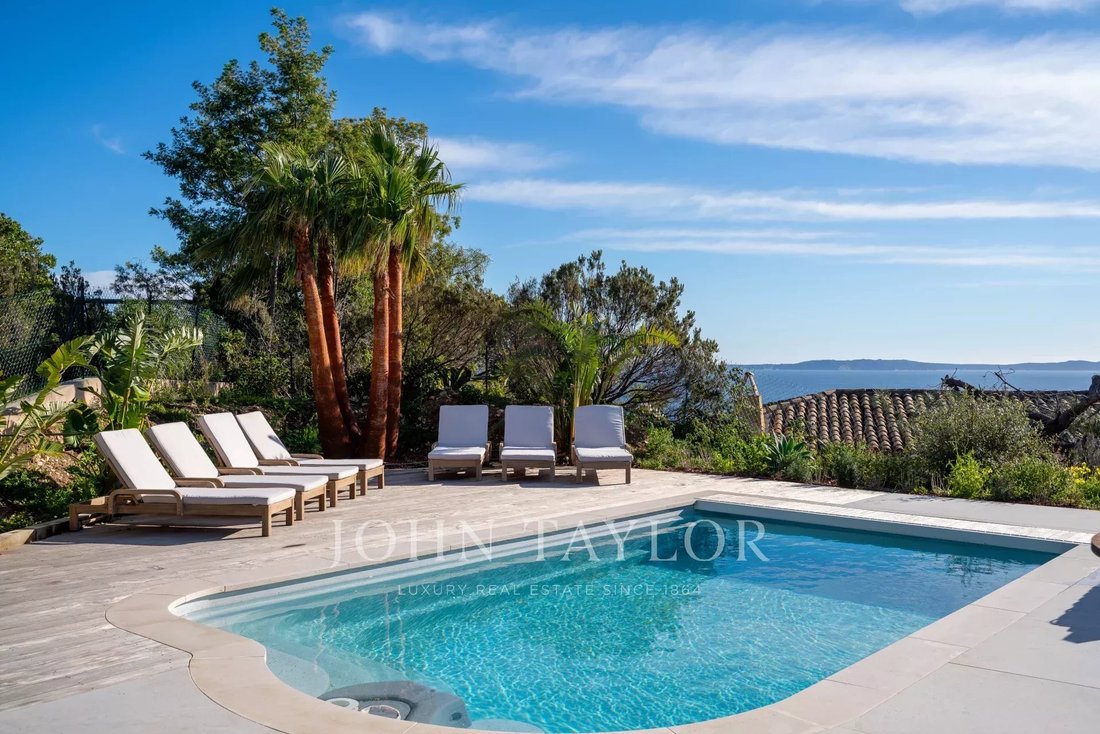 Estate in Rayol-Canadel-sur-Mer, Provence-Alpes-Côte d'Azur, France 4 - 15524381