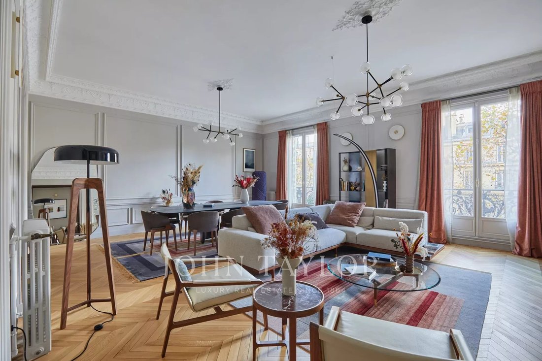 Apartment in Mairie, Paris 8e Arrondissement, Paris 4 - 13612068