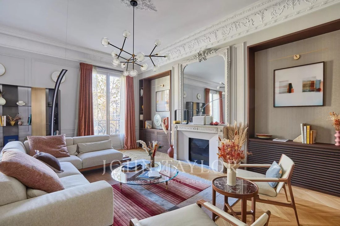Apartment in Mairie, Paris 8e Arrondissement, Paris 1 - 13612068