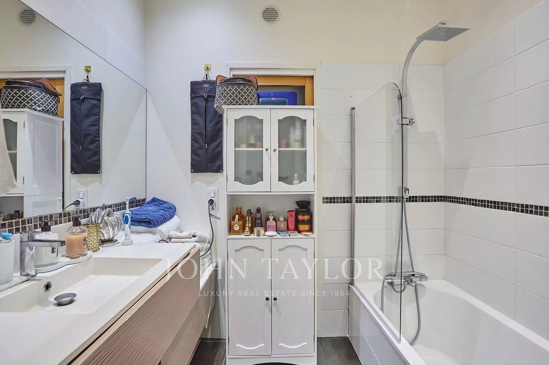 Apartment in Saint Philippe du Roule, Paris 8e Arrondissement, Paris 5 - 15033457