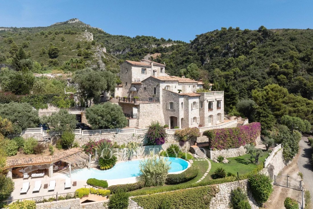 Villa in Èze, Provence-Alpes-Côte d'Azur, France 1 - 14697859