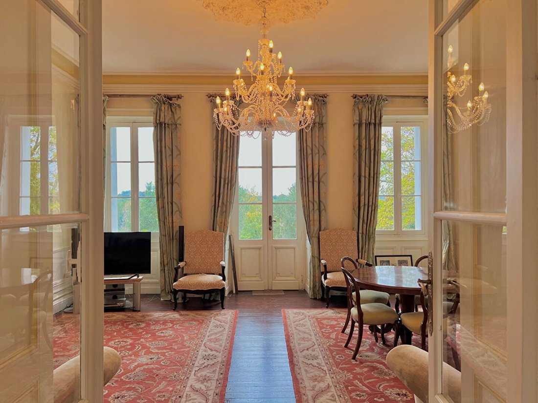 Château des Rêves: A Timeless Sanctuary in Rauzan’s Golden Hills - 5