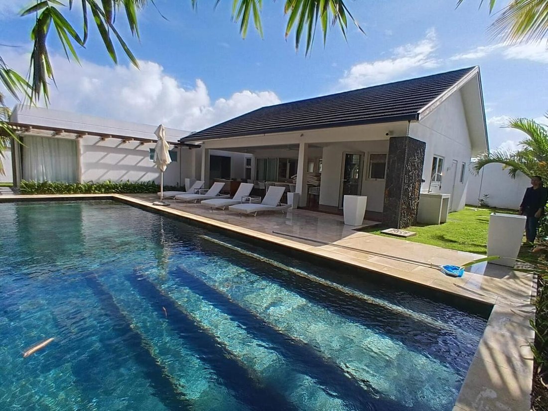 Villa in Grand Baie, Rivière du Rempart District, Mauritius 1 - 15536913