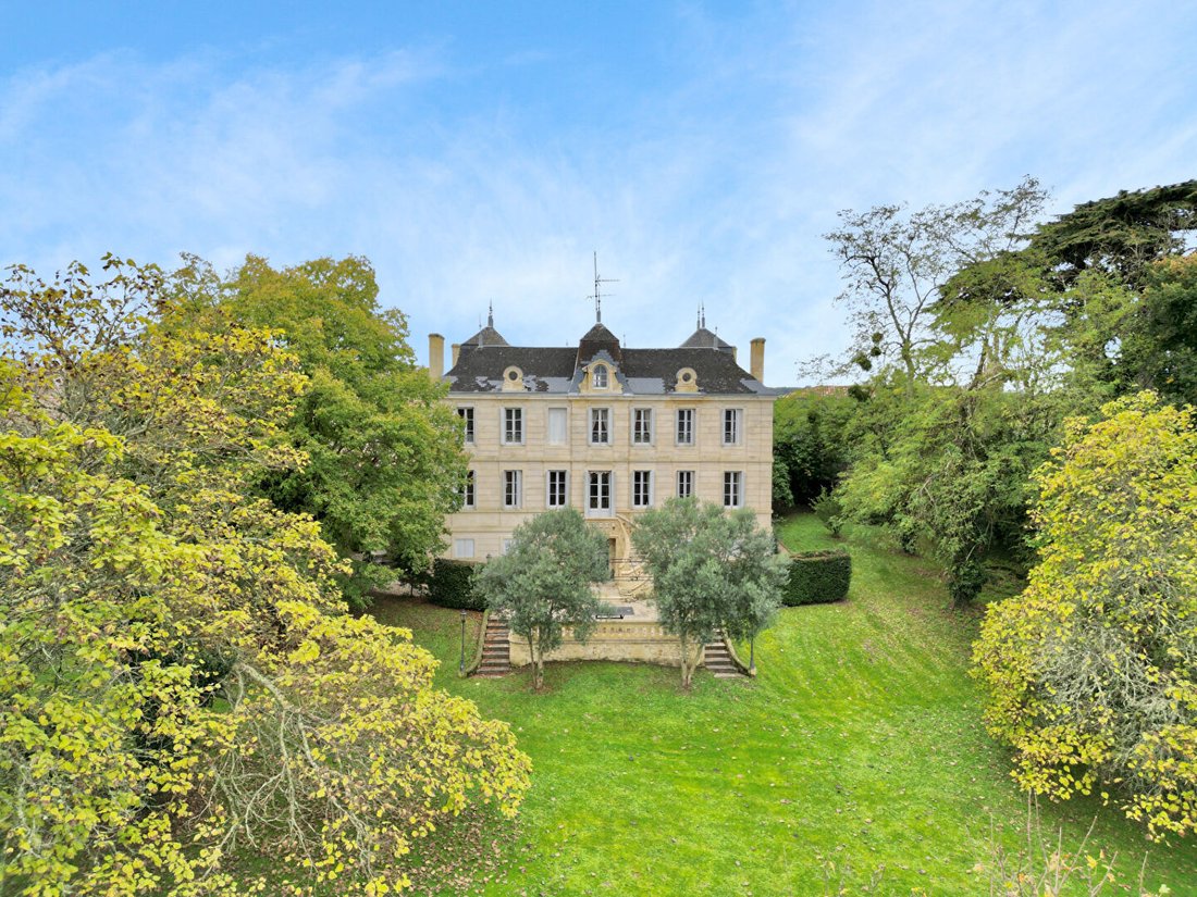 Château des Rêves: A Timeless Sanctuary in Rauzan’s Golden Hills