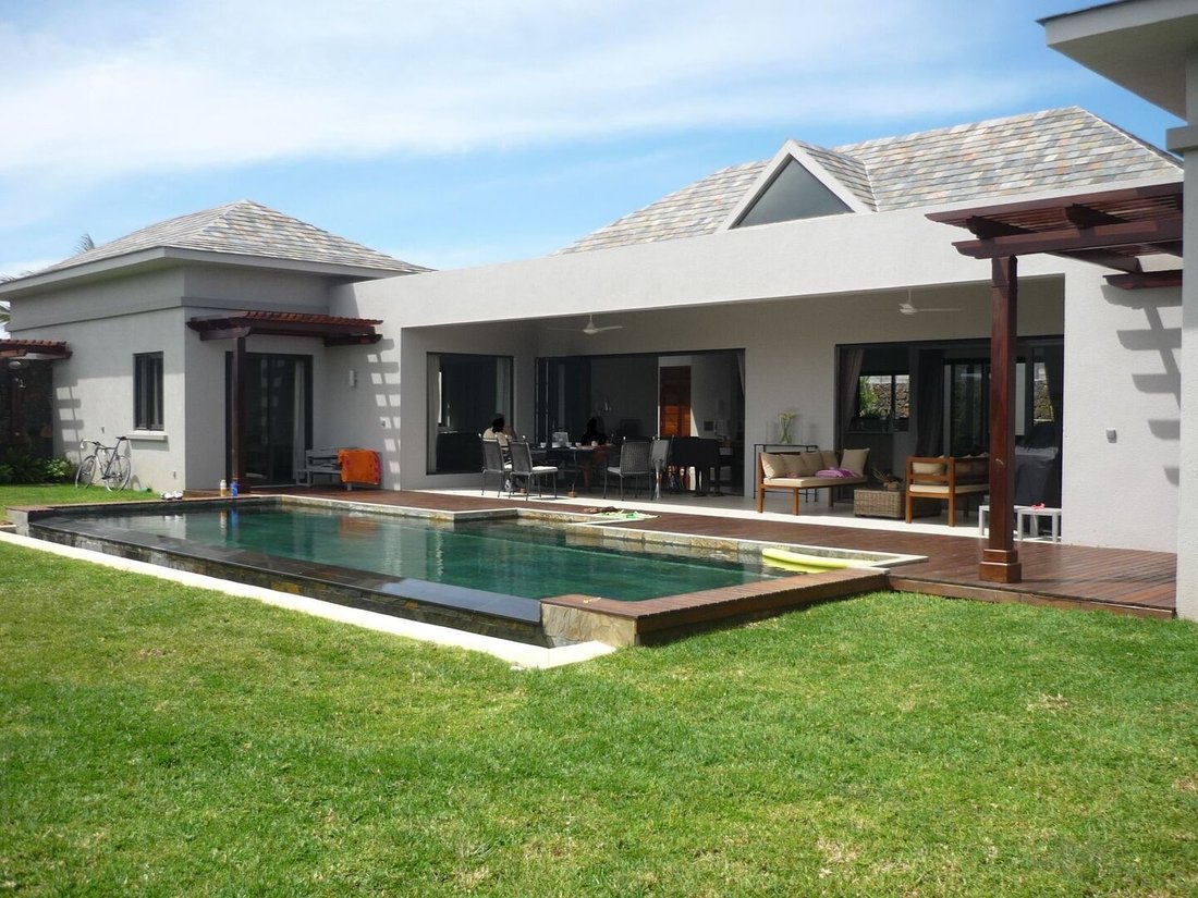 Villa in Grand Baie, Rivière du Rempart District, Mauritius 2 - 15537911