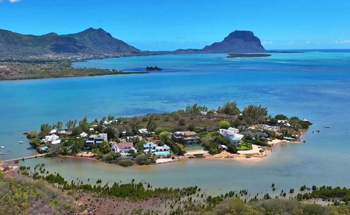 Apartment in Grande Riviere Noire, Rivière Noire District, Mauritius 1