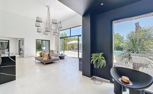 Villa in Sud, Roquefort-les-Pins, France 1