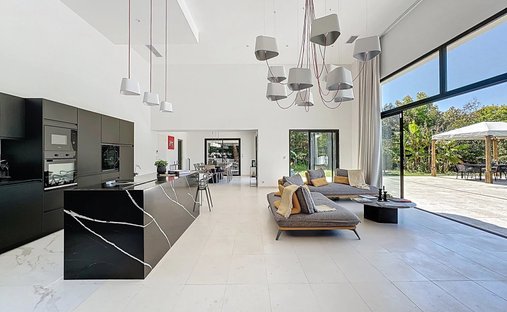 Villa in Sud, Roquefort-les-Pins, France 1