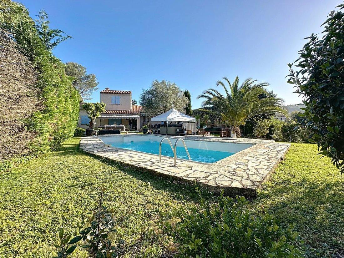Villa in Mougins, Provence-Alpes-Côte d'Azur, France 1 - 15534597
