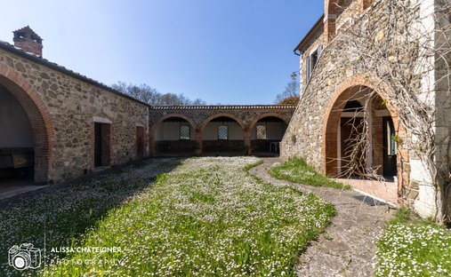 Castle for Sale in Serre di Rapolano, Tuscany, Italy
