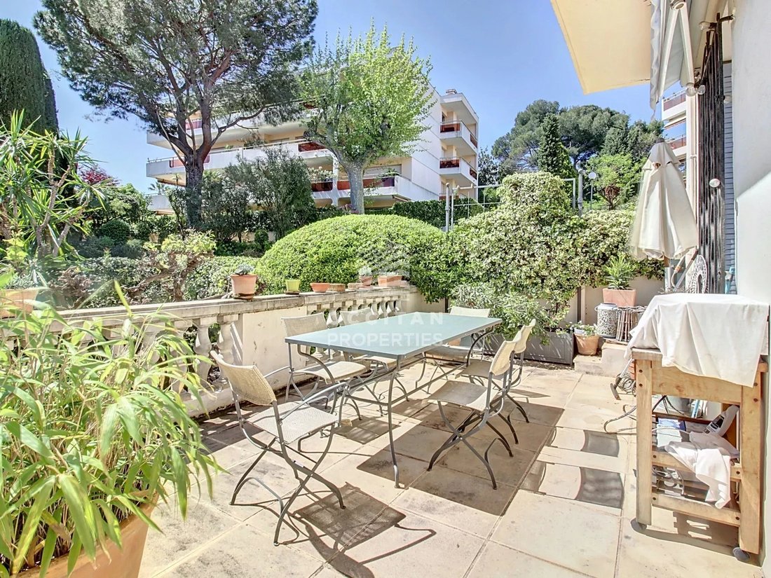 Villa in Vallergues, Cannes, France 2 - 15540905