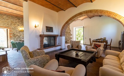 Castle for Sale in Serre di Rapolano, Tuscany, Italy