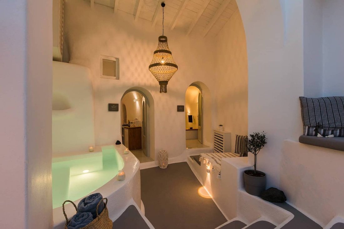 House in Thira, Aegean, Greece 2 - 15545416