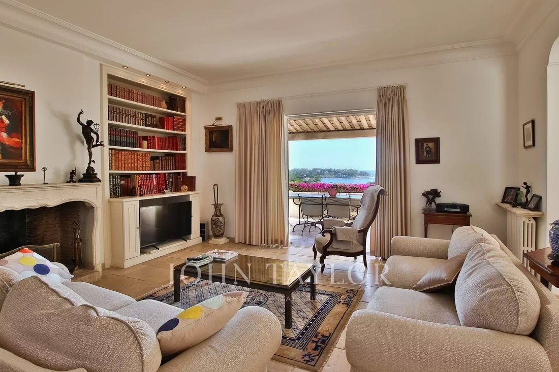 Villa in Antibes, Provence-Alpes-Côte d'Azur, France 4 - 12085320