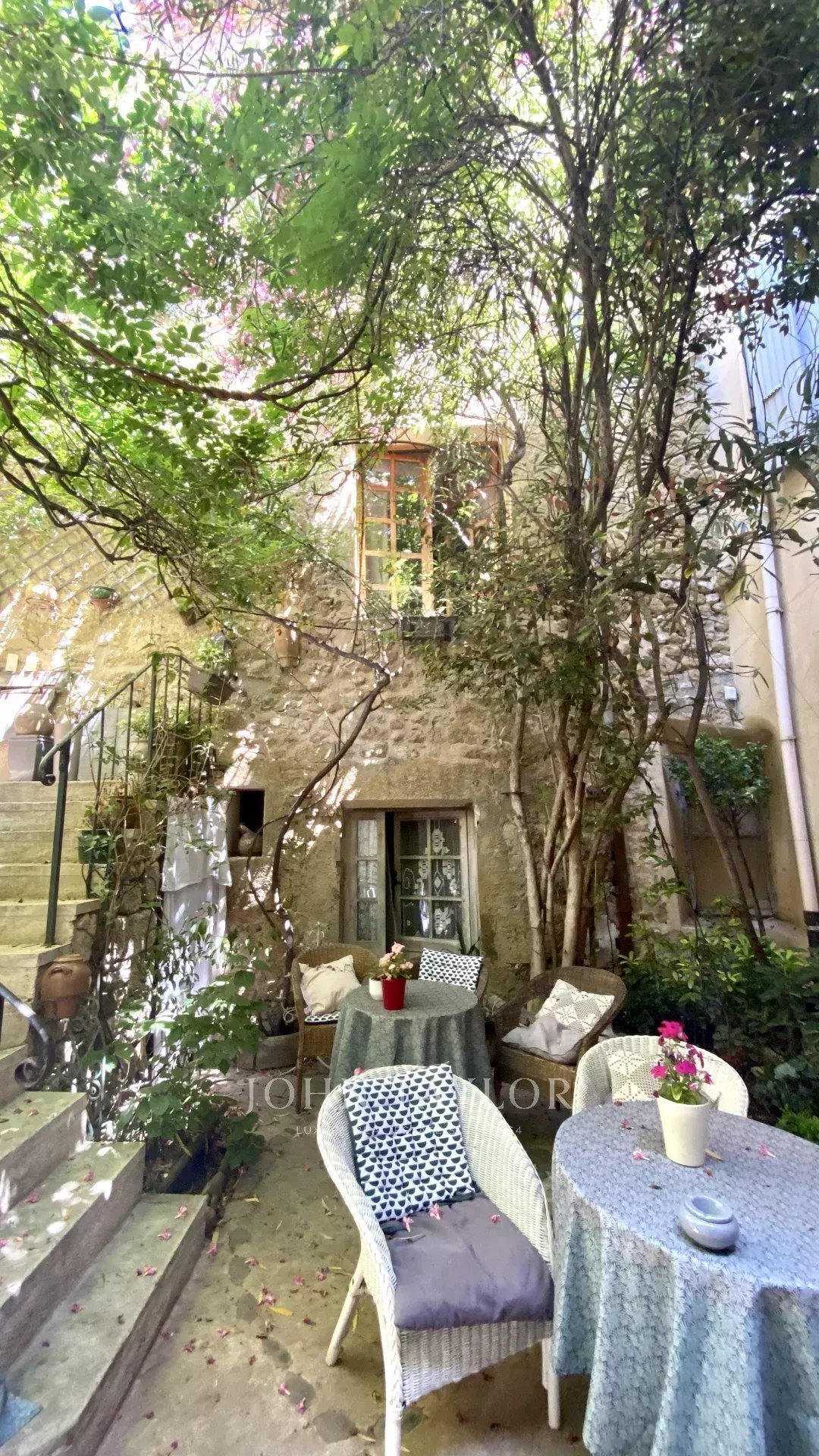 Townhouse in Lourmarin, Provence-Alpes-Côte d'Azur, France 2 - 13010080