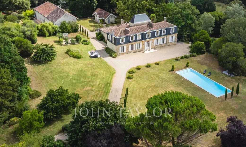 Castle for Sale in Saint-Sever, Nouvelle-Aquitaine, France