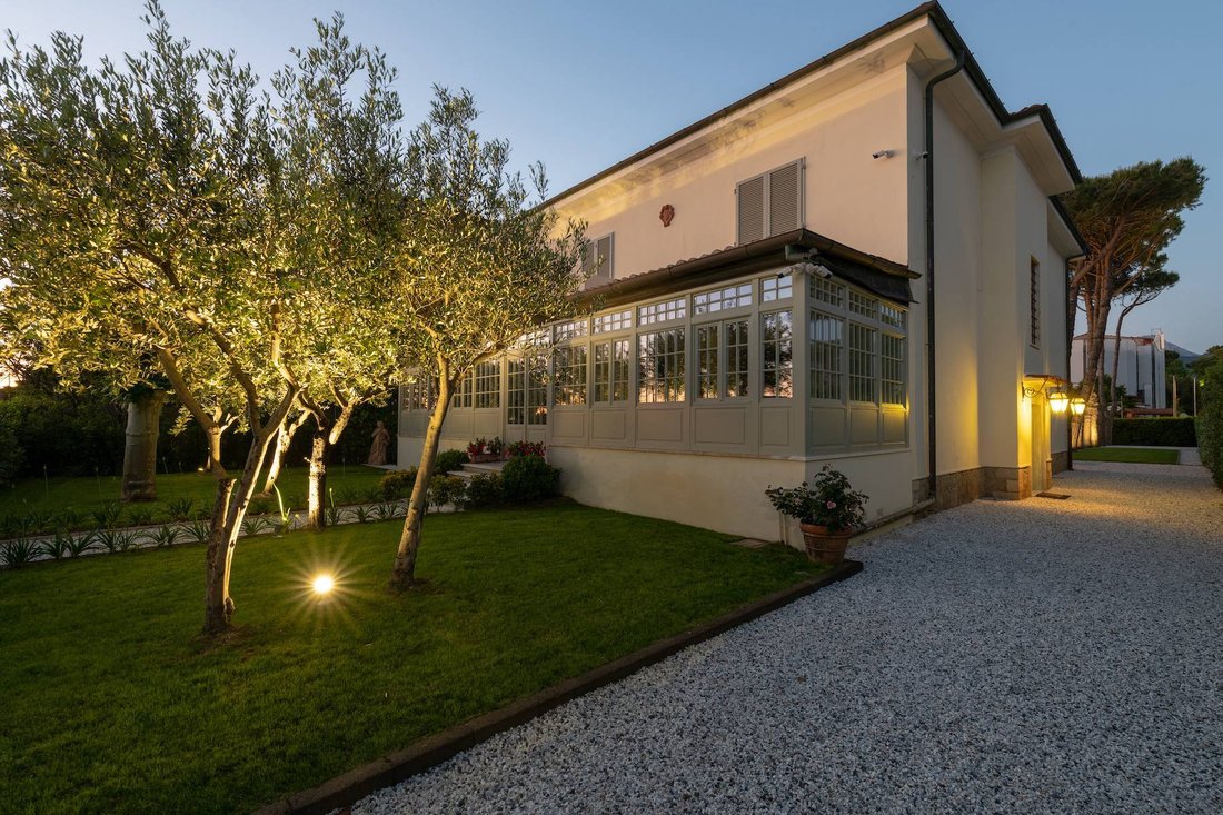 House in Center, Forte dei Marmi, Tuscany 4 - 13137465