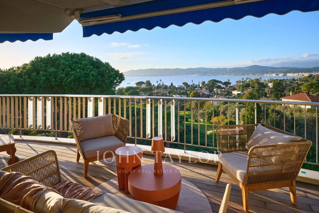 Apartamento en Antibes, Provenza-Alpes-Costa Azul, Francia 1 - 14998101