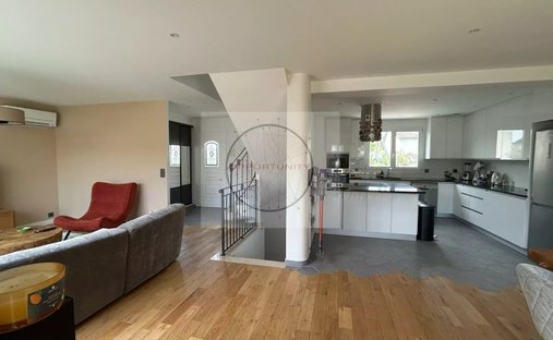 House in Chennevieres-sur-Marne, Ile-de-France, France 1