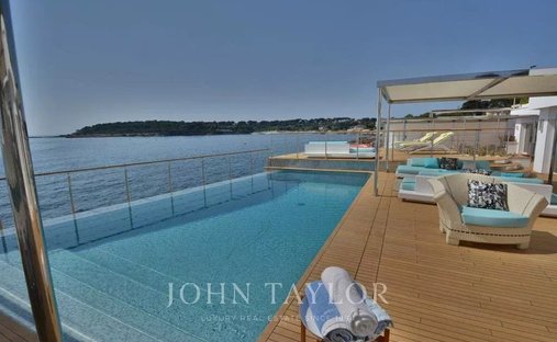 Villa in Antibes, Provence-Alpes-Côte d'Azur, France 1